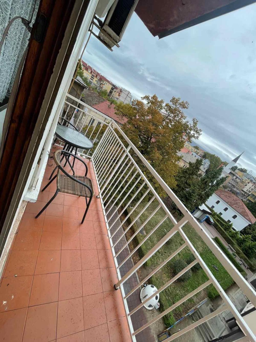 Slika 5 - Dvosoban, 45m2, U blizini Džamije Niš, sa terasom